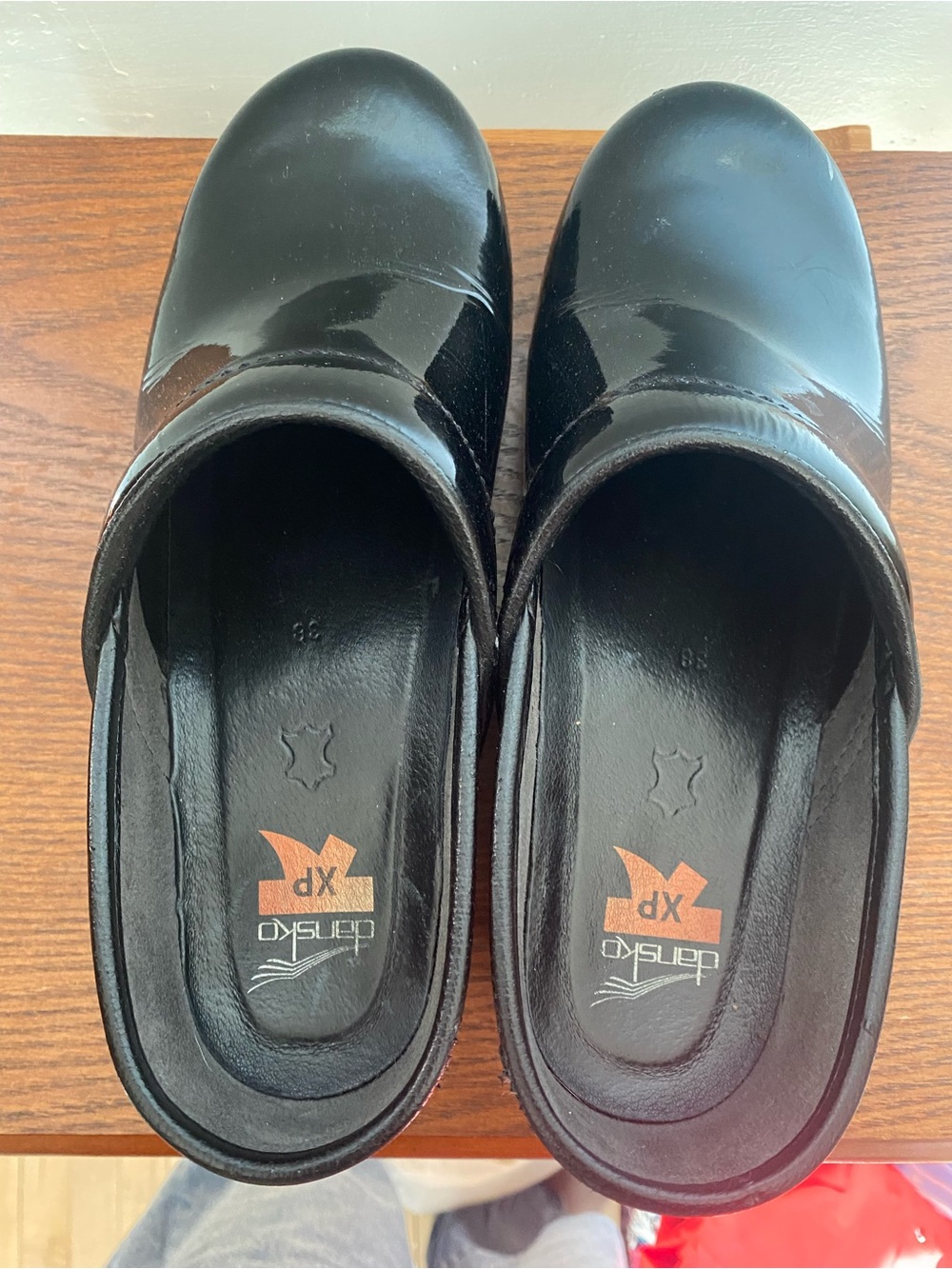 Dansko XP Professional Black Patent Clogs - Size 38 (US 7.5-8) - Picture 4 of 9